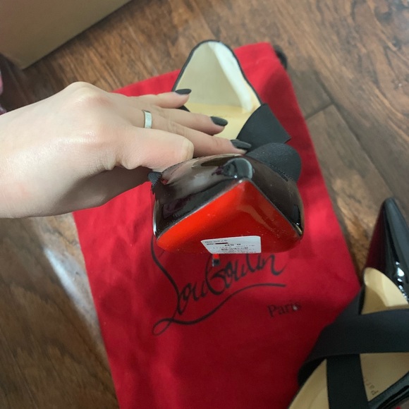 Christian Louboutin shapstagram - Picture 4 of 7